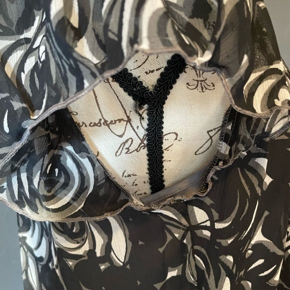 Liz Claiborne Flounce Floral Top - Picture 13 of 13